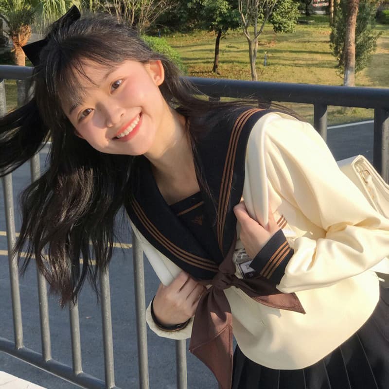 清楚系セーラー服 リボン付き学生服