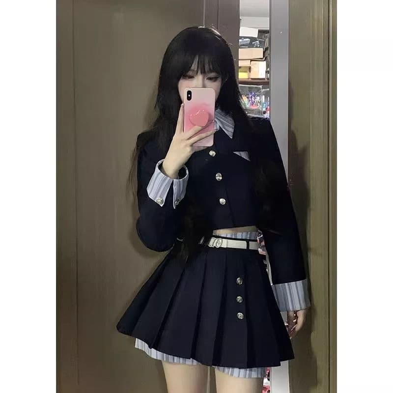 【アイドル風】襟袖のストライプ・シルバーボタンのプレッピー制服セットアップ