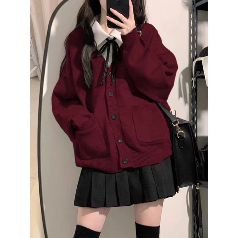 【人気】ゆったりニットカーディガン×黒スカート×黒リボン　制服コーデ