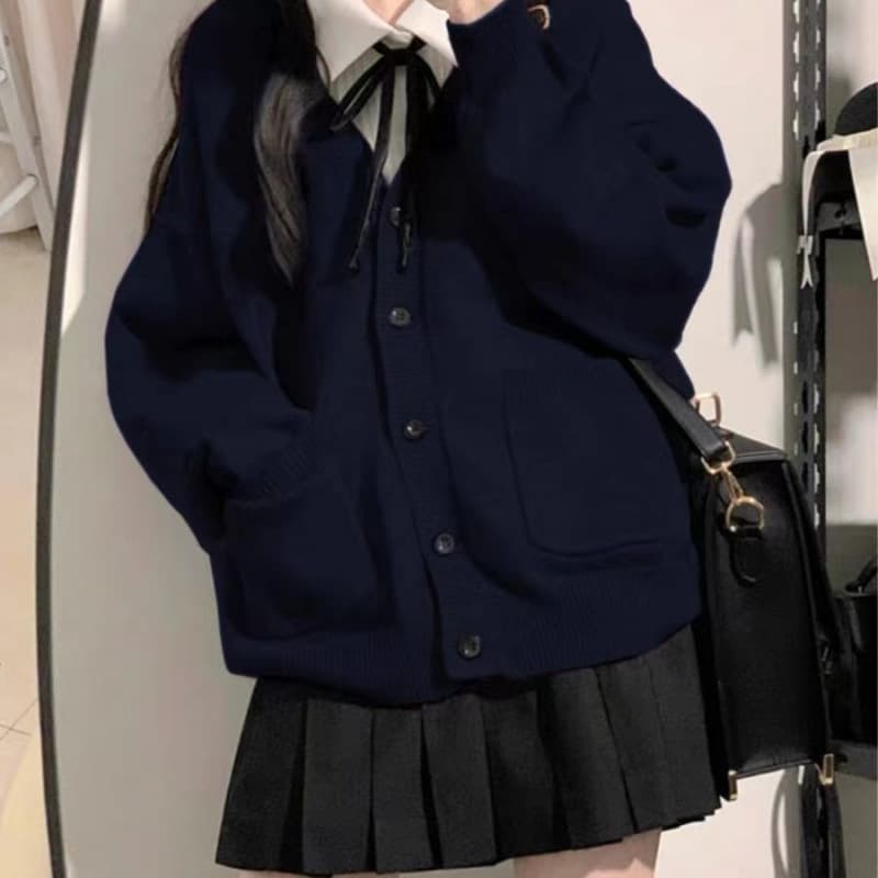 【人気】ゆったりニットカーディガン×黒スカート×黒リボン　制服コーデ
