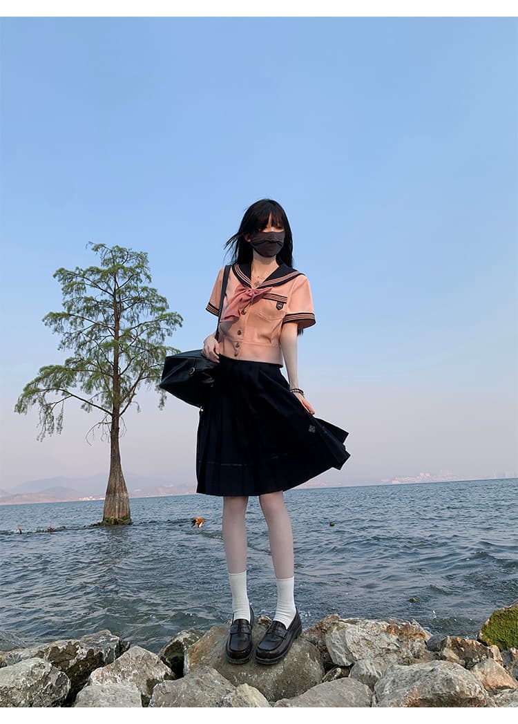 【春・夏制服】　ピンクリボンのセーラーブラウス×黒スカートセット