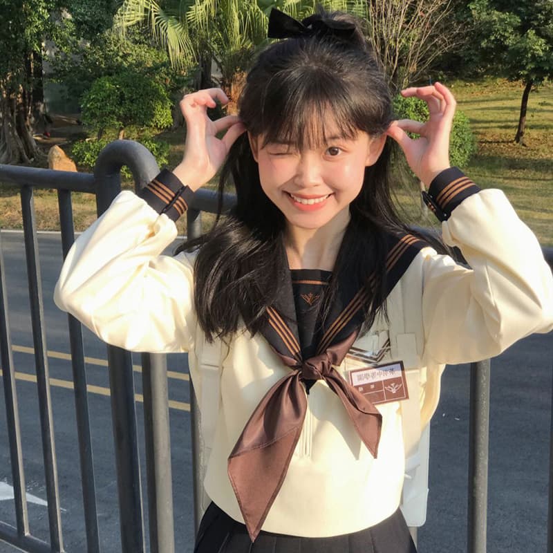 清楚系セーラー服 リボン付き学生服