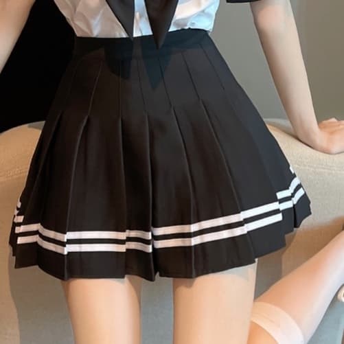 王道デザインのブラックセーラー服セット