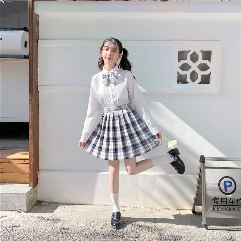シンプルな、清楚系チェック柄学生風制服セット