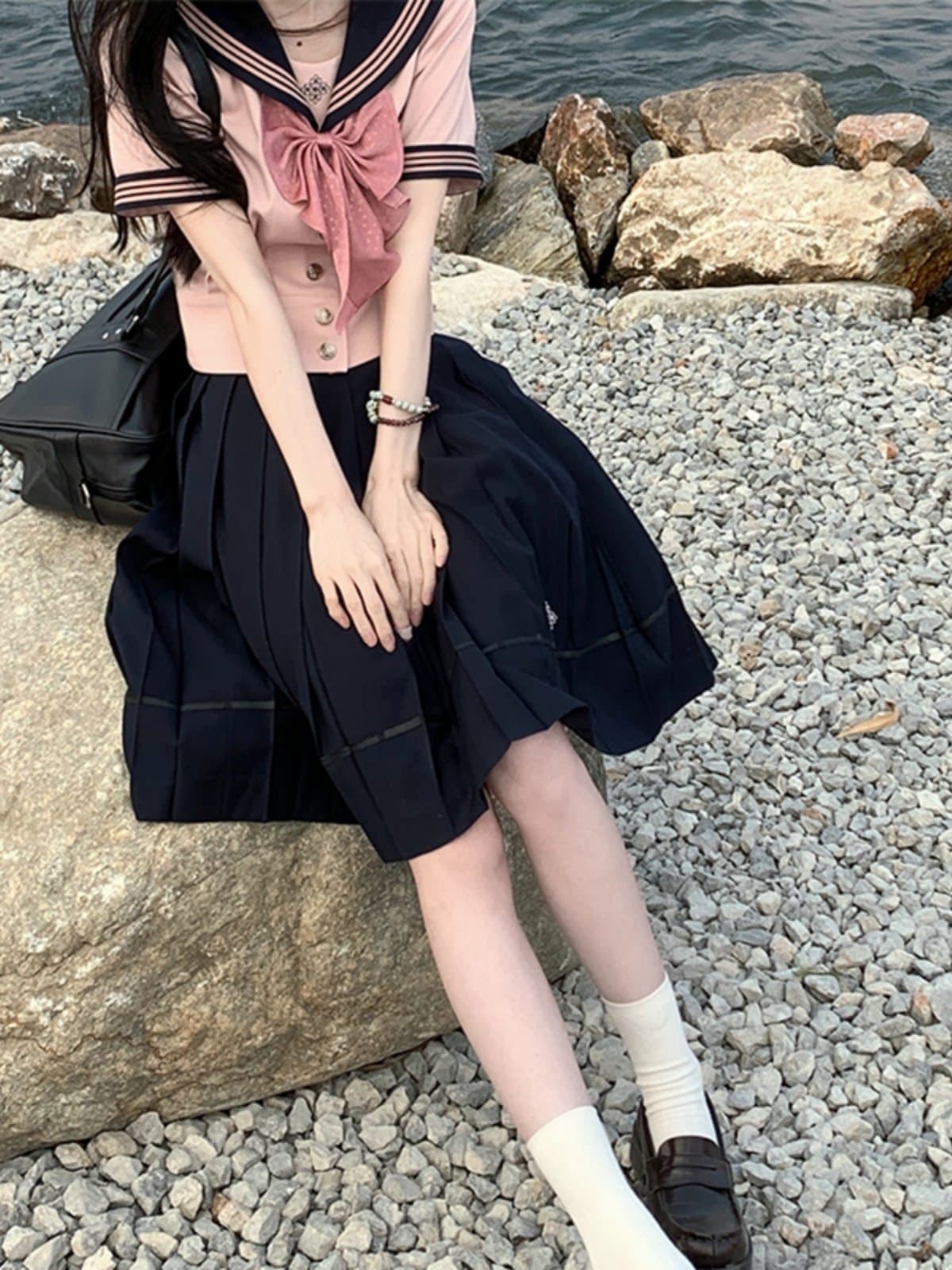 【春・夏制服】　ピンクリボンのセーラーブラウス×黒スカートセット