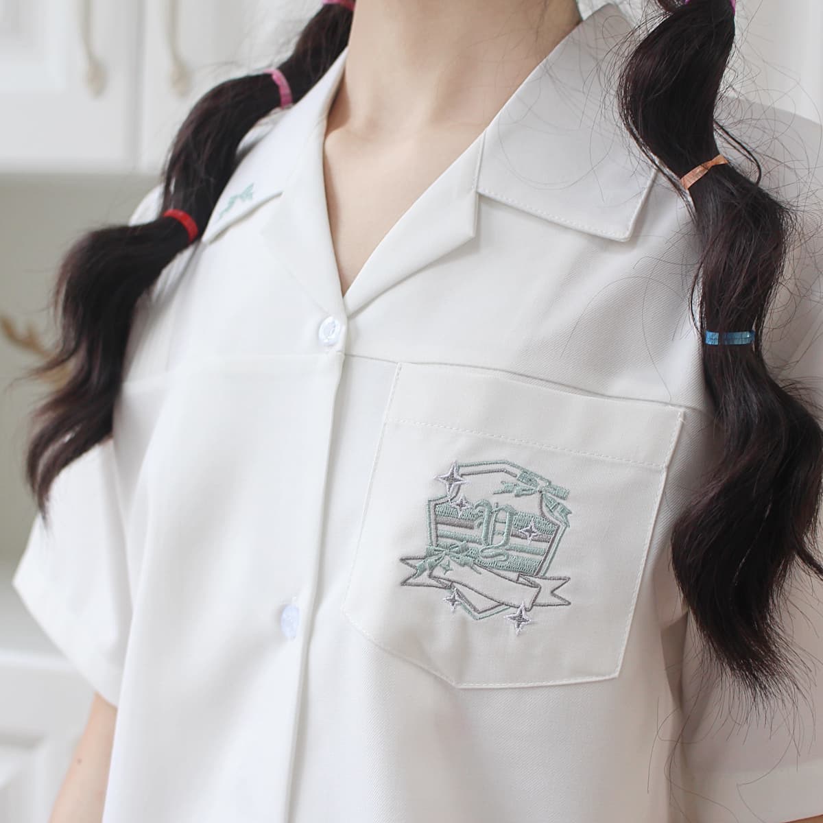 【春夏】半袖×ショート丈　リボン付き学生風制服シャツ