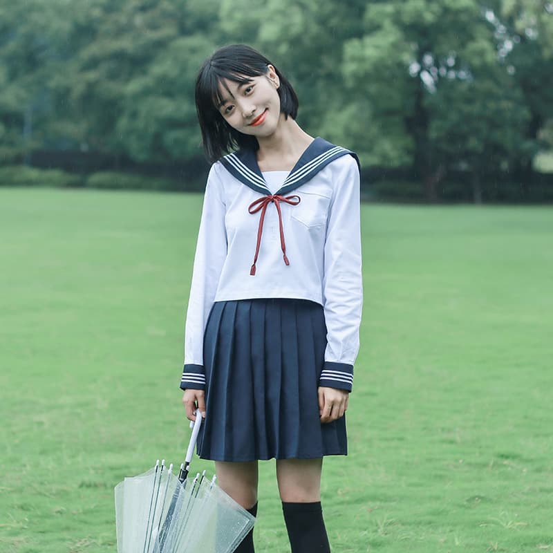 赤リボンがかわいい　学園風セーラー服