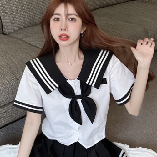 王道デザインのブラックセーラー服セット