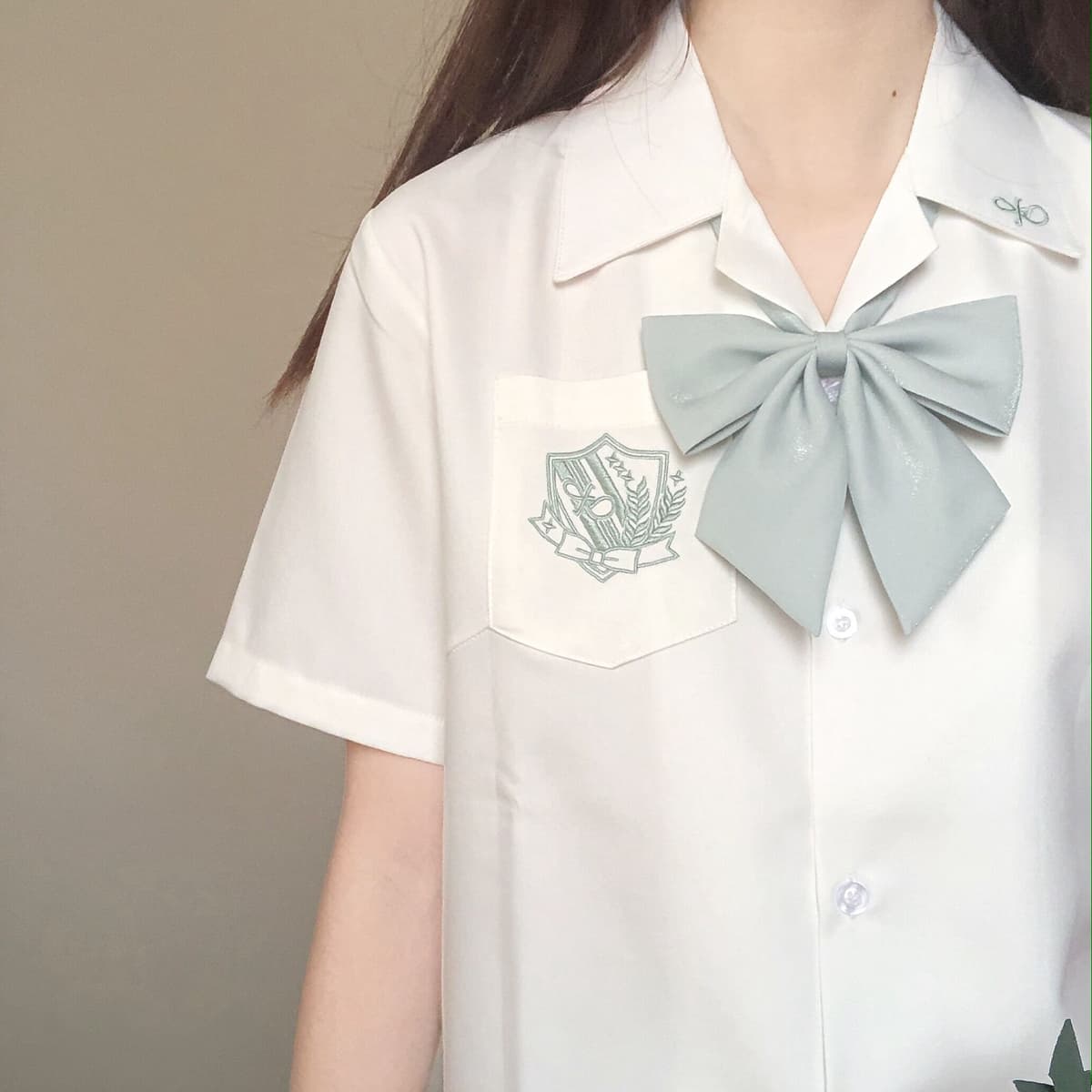 【春夏】半袖×ショート丈　リボン付き学生風制服シャツ