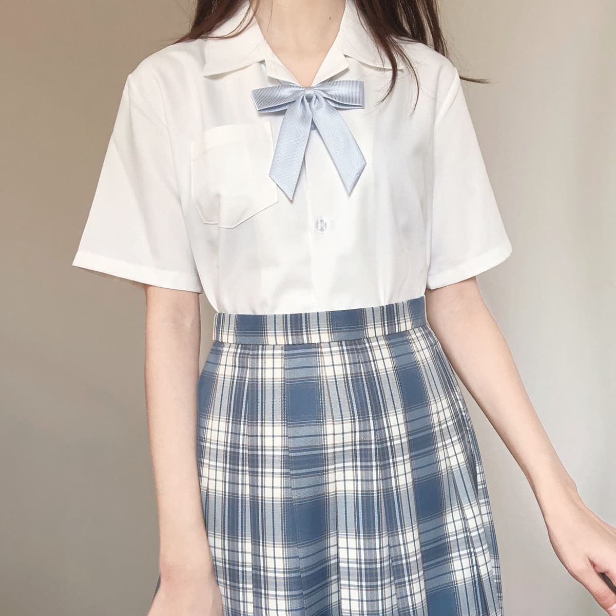 【春夏】半袖×ショート丈　リボン付き学生風制服シャツ