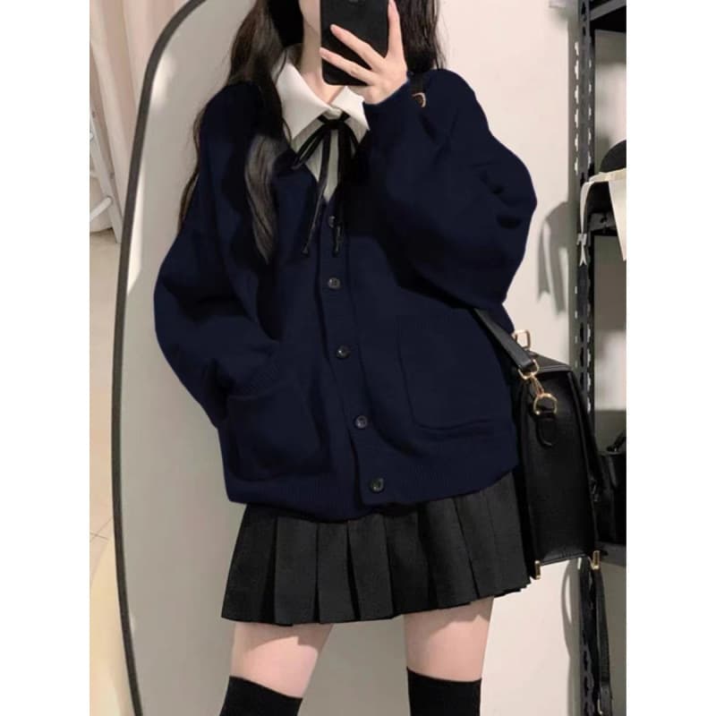 【人気】ゆったりニットカーディガン×黒スカート×黒リボン　制服コーデ