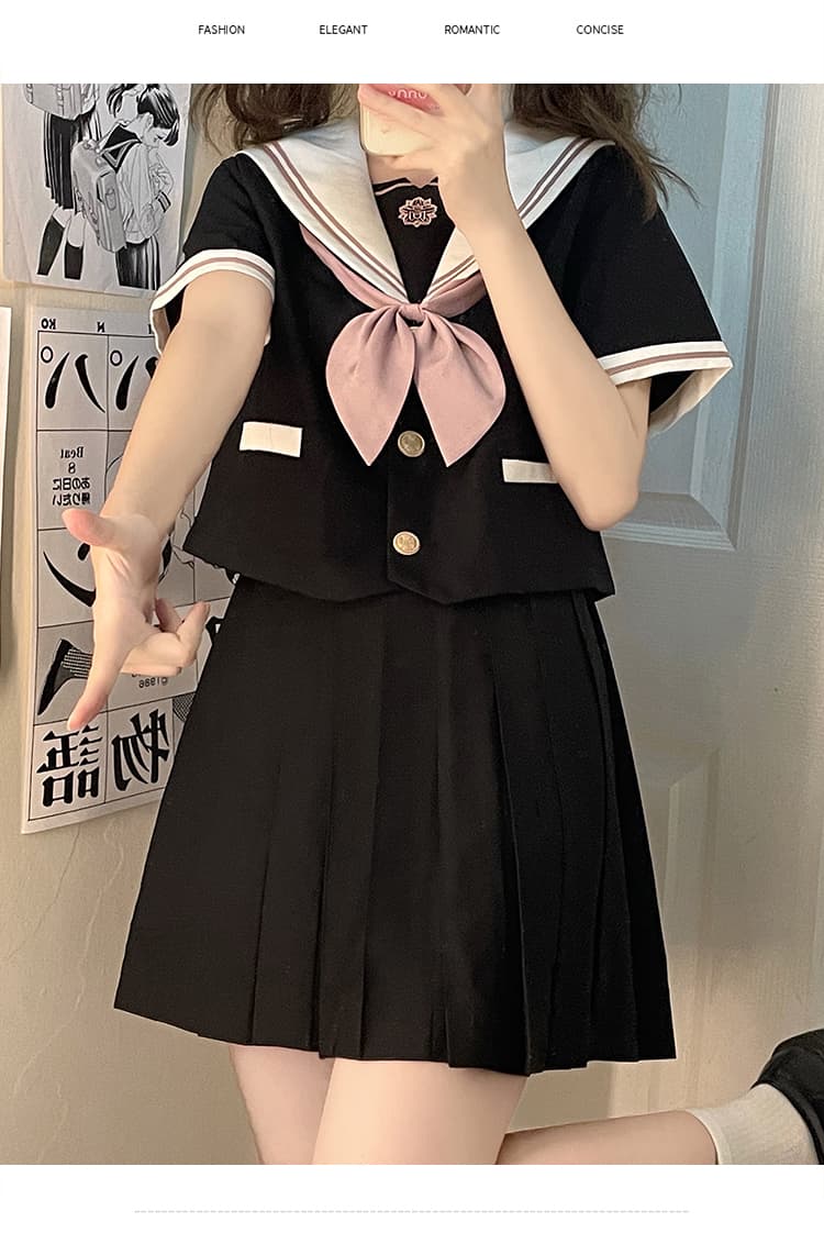 清楚な雰囲気の夏服セーラー服