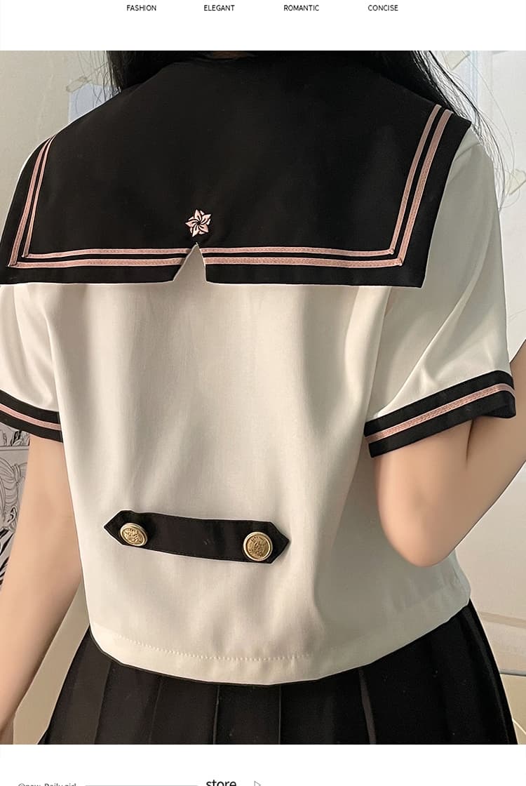 清楚な雰囲気の夏服セーラー服