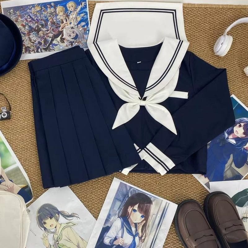 伝統スタイルのセーラー服セット