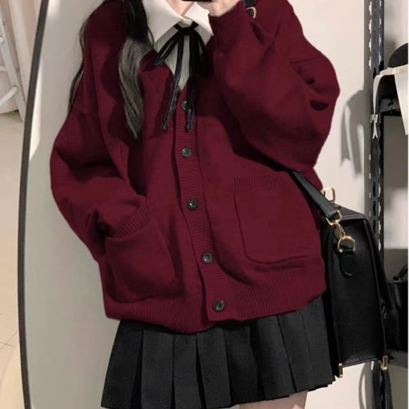 【人気】ゆったりニットカーディガン×黒スカート×黒リボン　制服コーデ