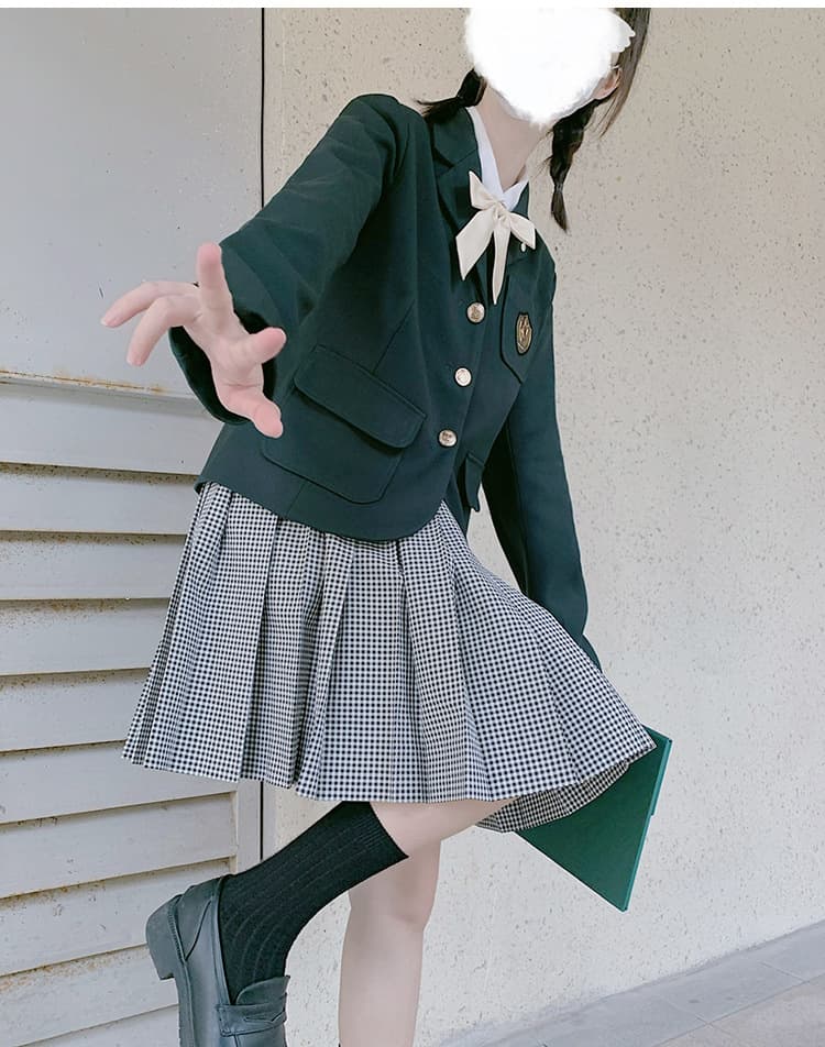 胸元エンブレム付き学生風ブレザー