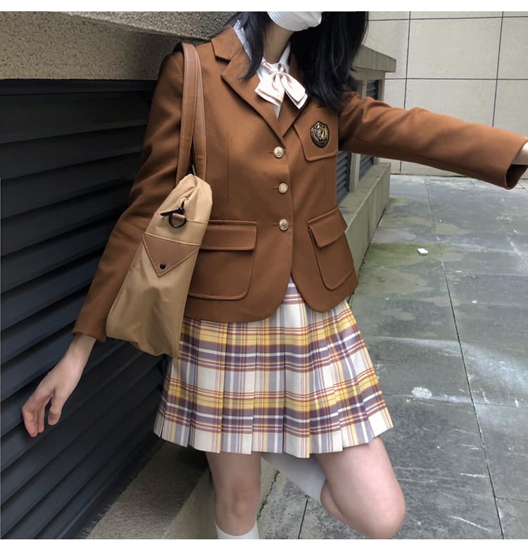 胸元エンブレム付き学生風ブレザー