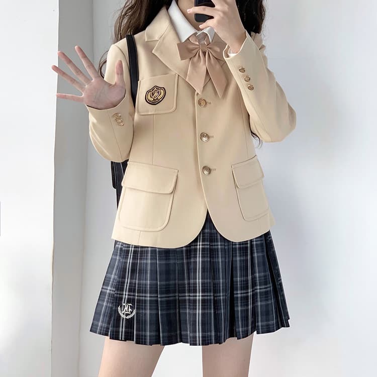 胸元エンブレム付き学生風ブレザー