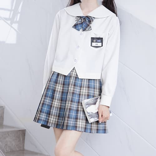 丸襟がかわいい学園風制服セット