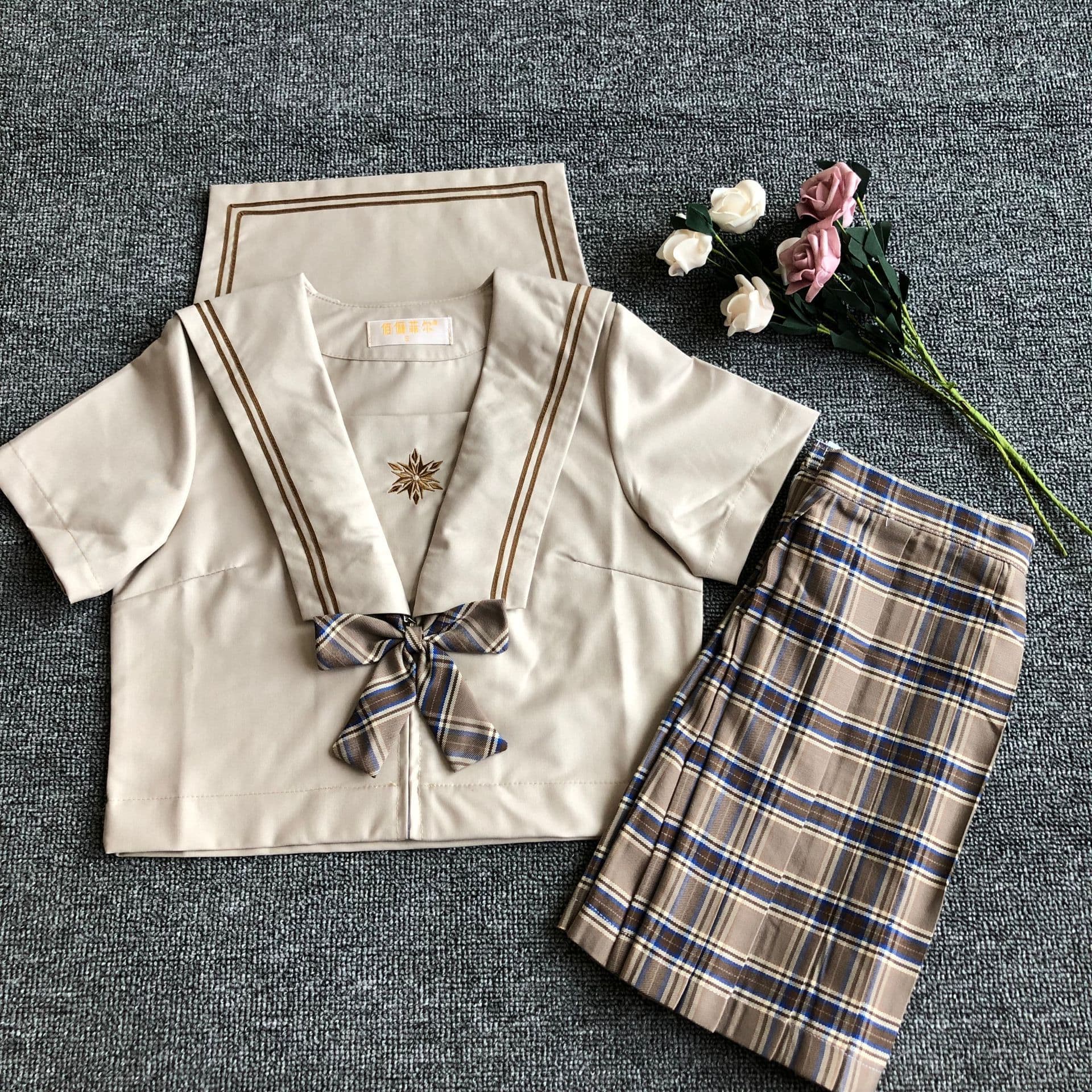 クラシック ブラウン 星型ワンポイントセーラー服